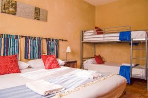 Postel nebo postele na pokoji v ubytování Casas Rurales Alhambra - Lagunas de Ruidera