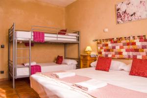 Postel nebo postele na pokoji v ubytování Casas Rurales Alhambra - Lagunas de Ruidera