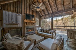 Posezení v ubytování This chalet is luxury and mountain charm all wrapped up in one