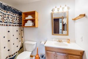 Ένα μπάνιο στο Retreat on Rebecca, Unit B +9 φωτογραφίες