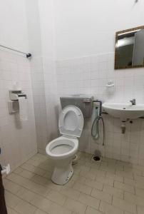 Ένα μπάνιο στο 3Room 10pax SR Landed Comfy 5 Star Sofa&Bed 4 Parking +23 φωτογραφίες