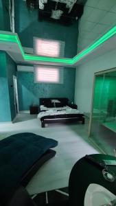 Ένα ή περισσότερα κρεβάτια σε δωμάτιο στο Apartman Melody