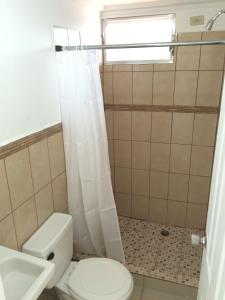 a bathroom with a toilet and a sink at Palmira Hostel in Tegucigalpa