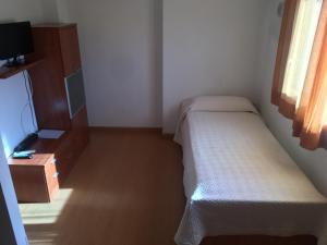 TV a/nebo společenská místnost v ubytování Aparthotel Arenal