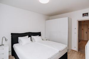 Posteľ alebo postele v izbe v ubytovaní Garden Towers