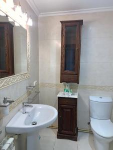 A bathroom at A CALZADA