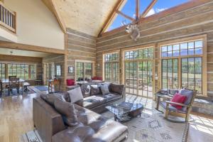 Et opholdsområde på Hughes Ranch - Wilson Mesa, 70 Acres with Views upon Views