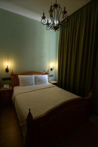 Ein Bett oder Betten in einem Zimmer der Unterkunft Old Avenue Hotel