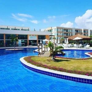 a large swimming pool in front of a hotel at Muro Alto Condomínio Clube Térreo 106 in Porto De Galinhas