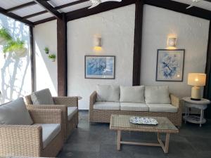 a living room with two couches and a table at Juquehy - Condomínio de Frente para o Mar - Piscina Aquecida - Quadra de Tenis in Juquei +37 photos