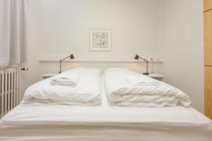 Een bed of bedden in een kamer bij Ljosafoss Lake Guest House