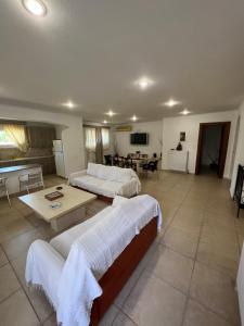 Postel nebo postele na pokoji v ubytování Selinia Villa Nikos Gianna