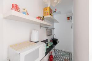 A kitchen or kitchenette at COLOSSEO con il CUORE Még 34 kép