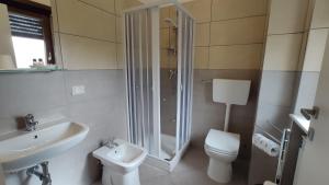 A bathroom at B&B Grandangolo Még 19 kép