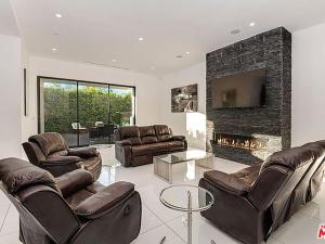 a living room with leather furniture and a fireplace at Villa Huston in Los Angeles