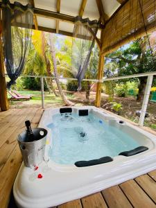 Giardino di Villa Gaïa - Bungalow Ti-Spa et son jacuzzi privé dans un jardin tropical, séjour en amoureux ou en famille
