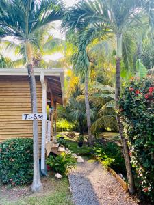 Giardino di Villa Gaïa - Bungalow Ti-Spa et son jacuzzi privé dans un jardin tropical, séjour en amoureux ou en famille