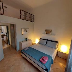 Łóżko lub łóżka w pokoju w obiekcie Casa Marisa-Navigli Milano