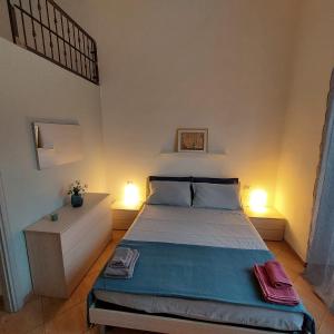 Łóżko lub łóżka w pokoju w obiekcie Casa Marisa-Navigli Milano