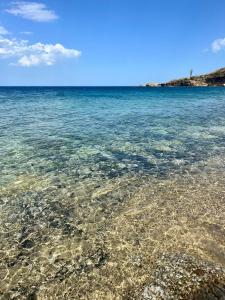 vista sull'acqua limpida di una spiaggia di Casa Mare Costa Saracena - Castelluccio ad Agnone Bagni