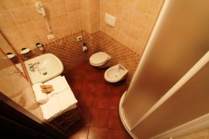 A bathroom at B&B San Francesco
