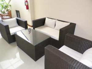 Lunara Home Living by Daphna Management的休息区