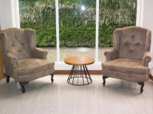 Lunara Home Living by Daphna Management的休息区