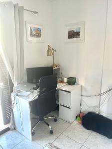 A television and/or entertainment centre at Sea View Penthouse with Large Terrace