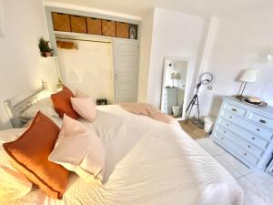 A bed or beds in a room at Sea View Penthouse with Large Terrace