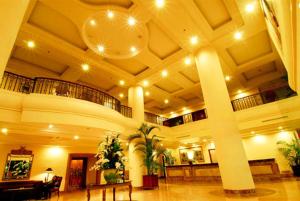 Hotel Gran Puri Manado tesisinde lobi veya resepsiyon alanı