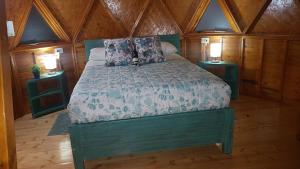 Rúm í herbergi á Domosup3rlopez - Glamping Petfriendly con Jacuzzi en Boyacá