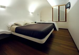 a bedroom with a bed and a mirror on the wall at Pensión Iturriza in Donostia-San Sebastián