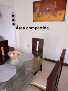 Posezení v ubytování Acuarela del Rio H#2 Cerca Aeropuerto Habitación privada con baño