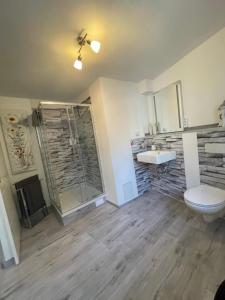 Phòng tắm tại Apartment A5 Goslar am Marktplatz