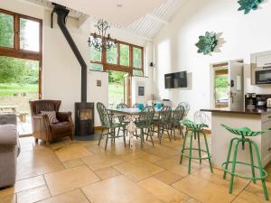 a kitchen and dining room with a table and chairs at Campden Barn in Chipping Campden