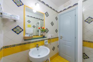 A bathroom at Meublè Casa Mannini Rooms