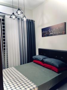 A bed or beds in a room at Airport KLIA Guest House (1 bedroom & 1 toilet)