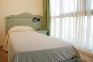Voodi või voodid majutusasutuse Albergo del Po toas
