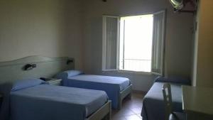 Voodi või voodid majutusasutuse Albergo del Po toas