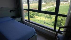 Voodi või voodid majutusasutuse Albergo del Po toas