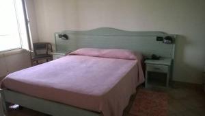 Voodi või voodid majutusasutuse Albergo del Po toas