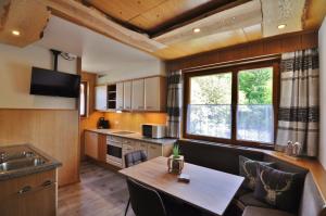 Dapur atau dapur kecil di Pension & Apartments Weissbriach