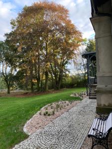 Vonkajšia záhrada v ubytovaní Vila Bohemia Saxon Switzerland & SPA