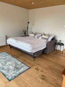 Postel nebo postele na pokoji v ubytování Penthousewohnung mit fantastischem Ausblick und KLIMAANLAGE