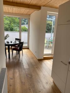 Fotografie z fotogalerie ubytování Penthousewohnung mit fantastischem Ausblick und KLIMAANLAGE v destinaci Götzis