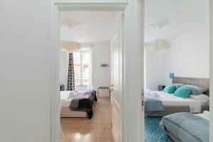 A bed or beds in a room at COLOSSEO con il CUORE