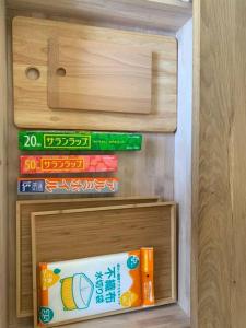 a wooden drawer with books in it at ゆったりとした時間を過ごせる一棟貸切の別荘　たけしま in Naruto