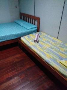 Postel nebo postele na pokoji v ubytování Discovery Youth Hostel Malacca