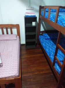 Postel nebo postele na pokoji v ubytování Discovery Youth Hostel Malacca
