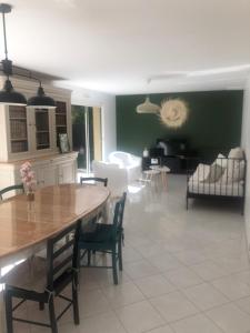 Ảnh trong thư viện ảnh của Maison Le Bel Air à 3km du virage de Mulsanne 9 couchages ở Ruaudin +9 ảnh